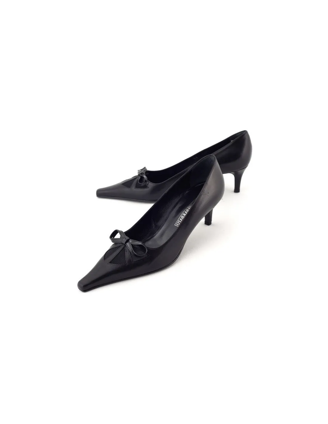 Damskie Antonio Barbato czolenka z rozeta i lakierowana kokardka, czarna skora, zgrabne niskie obcasy