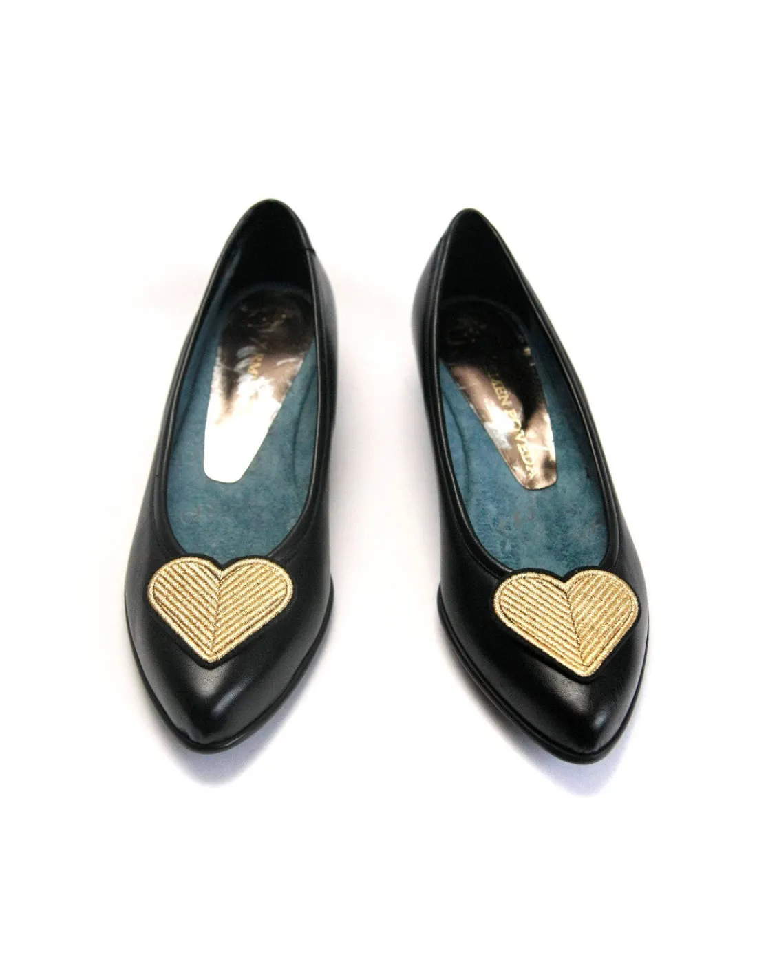 Damskie Carmen Poveda czarne skorzane baleriny ze zlotym sercem, noskiem w szpic i diabelsko miekkim wnetrzem