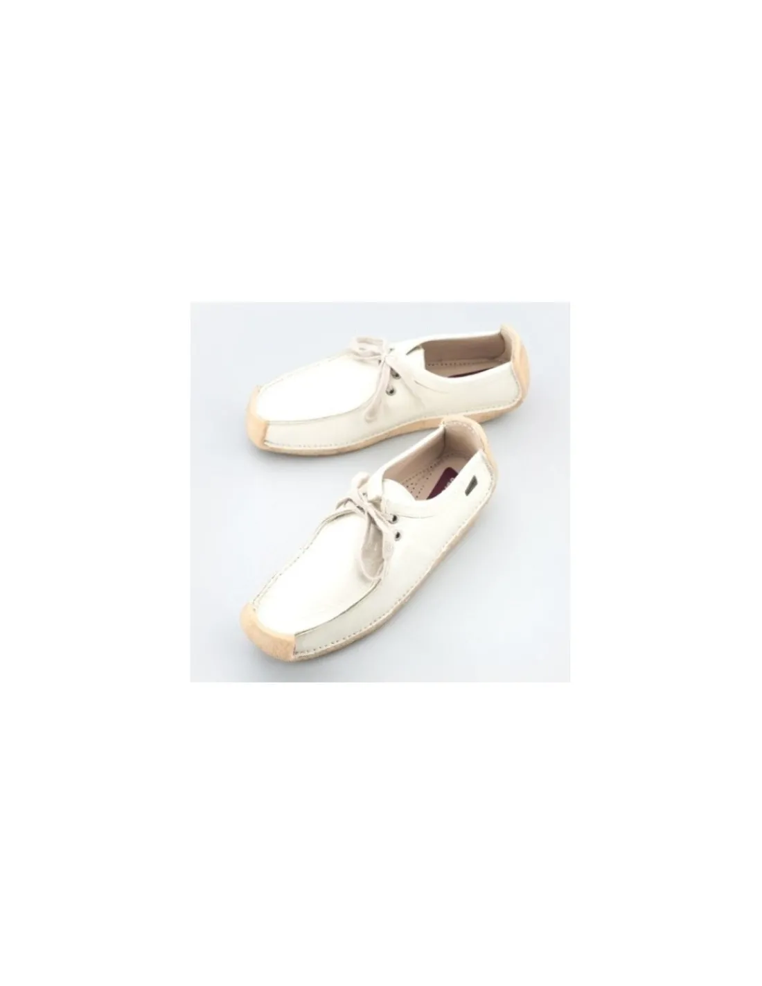 Damskie Clarks ORIGINALS sznurowane polbuty, mleczna w kolorze miekka lakierowana skora i crepa , bestseller