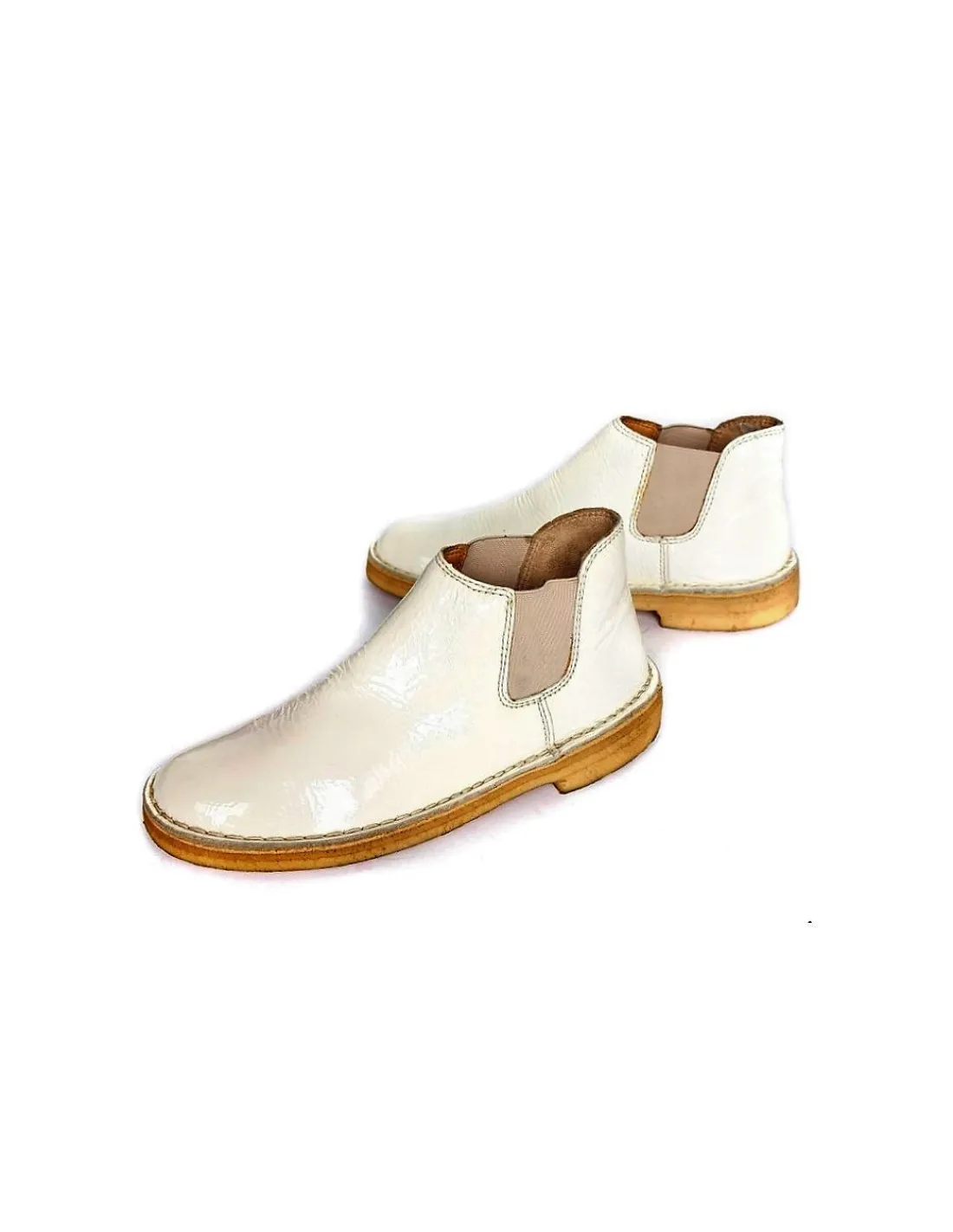 Męskie Clarks ORIGINALS sztyblety, botki z lakierowanej skory w kolorze mleka na crepie