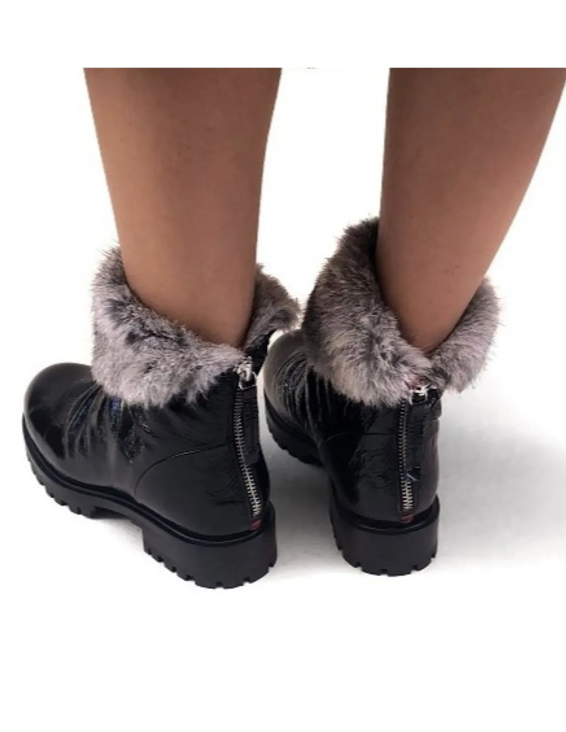 Damskie Halmanera botki z naturalnym futrem, skora lakierowana, zamek wzdluz linii piety