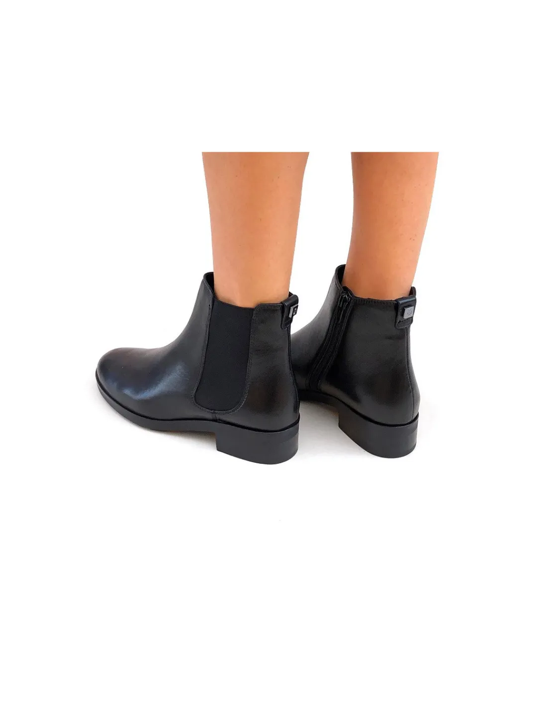 hogl__botki_sztyblety_ale_2.webp Damskie HOGL botki sztyblety ale z zamkiem, skorzane czarne na plaskich gumowych zelowkach, klasyka