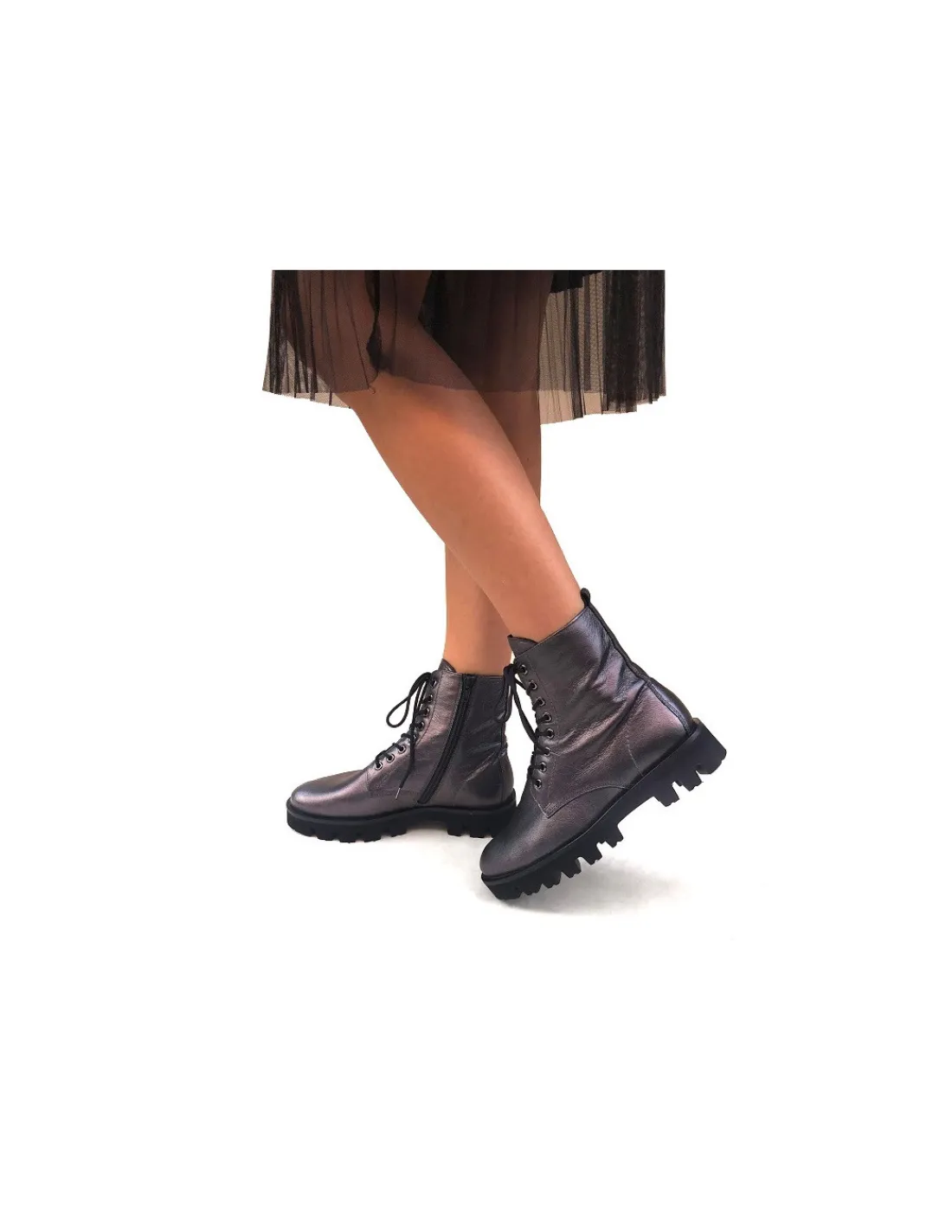 hogl__trzewiki_botki_sznu_4.webp Damskie HOGL trzewiki, botki sznurowane z naturalnej skory metalicznej, z zamkiem, na lekkich zelowkach vibram