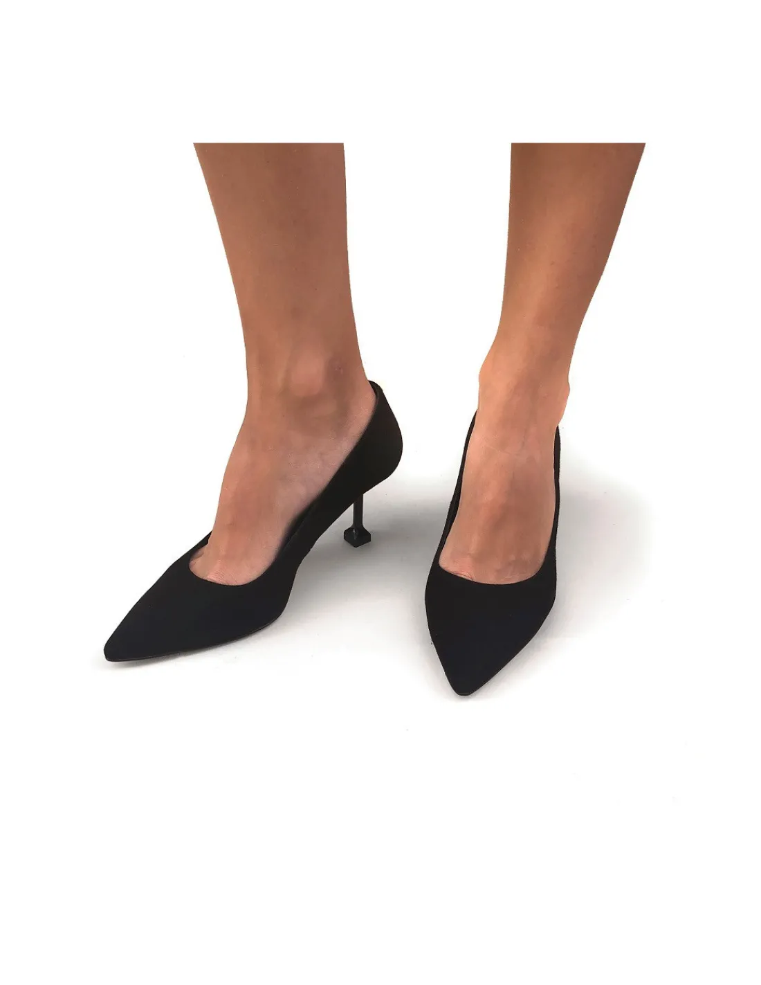 marisa_rey__czolenka_z_cz_2.webp Damskie Marisa Rey czolenka z czarnej skory zamszowej, minimalistyczna forma i unikatowe obcasy